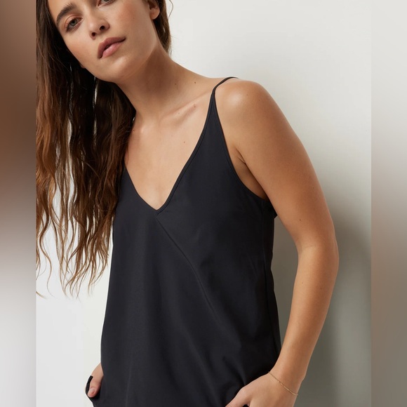 Vuori Tops - Vuori Women’s Villa Cami - Like New - Black / Medium